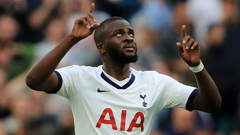 هاري كين لاعب توتنهام الإنجليزي