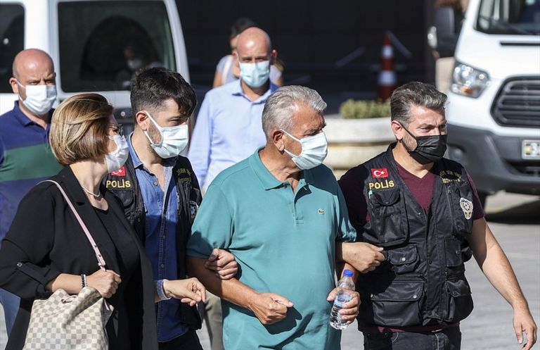 ثلاثة من العسكريين المعتقلين