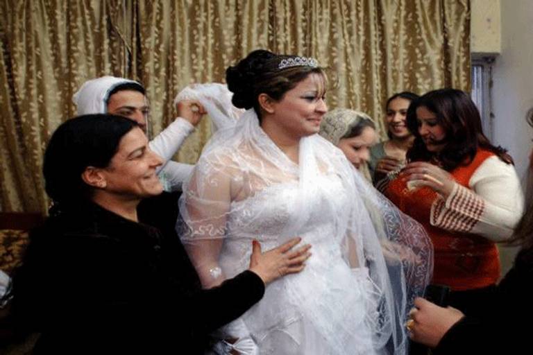 حفل زفاف لعروسين عراقيين