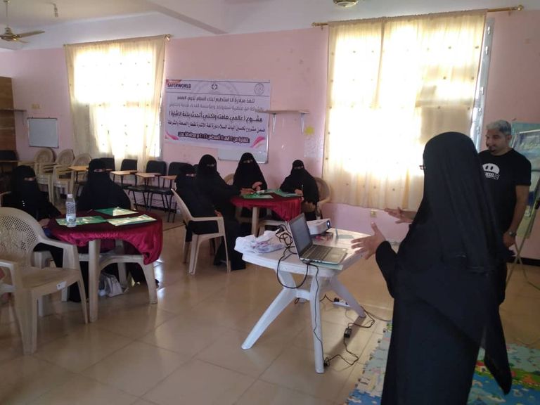 جانب من إحدى دورات التدريب على لغة الإشارة