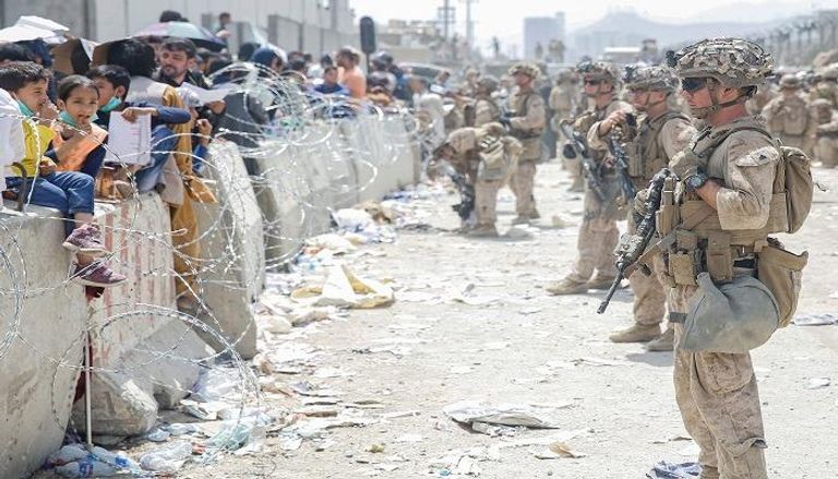 آلاف الأفغان يحاصرون مطار كابول 