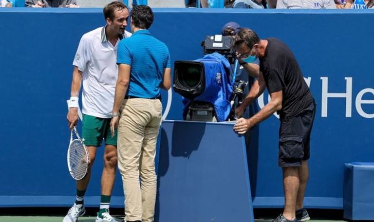 الروسي دانييل ميدفيديف وأزمة الكاميرا في بطولة سينسناتي الروسي دانييل ميدفيديف وأزمة الكاميرا في بطولة سينسناتي