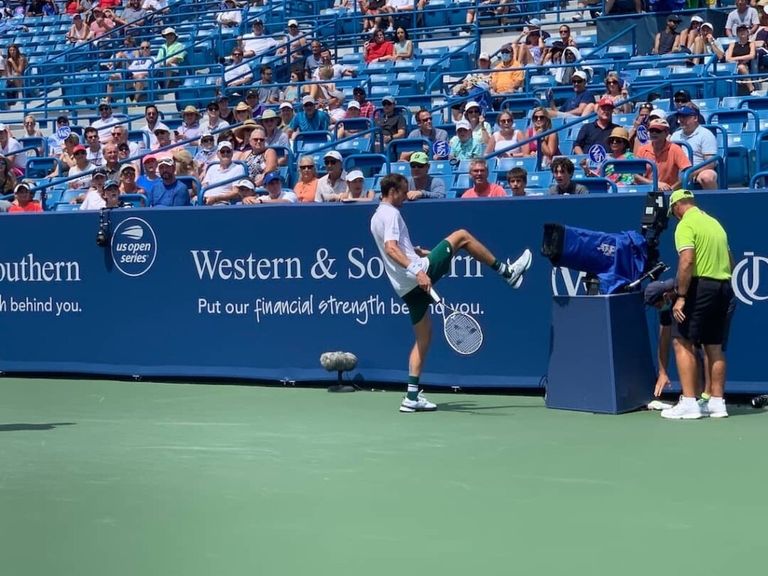 الروسي دانييل ميدفيديف وأزمة الكاميرا في بطولة سينسناتي الروسي دانييل ميدفيديف وأزمة الكاميرا في بطولة سينسناتي