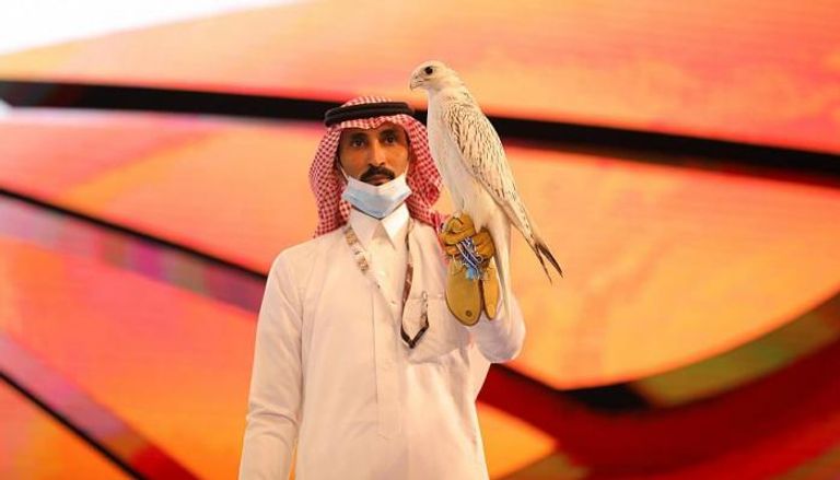 صقر نادر يباع بمبلغ قياسي في السعودية