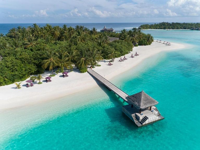 منتجع Naladhu Private Island أشهر المنتجعات السياحية في العالم