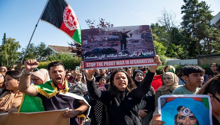 أفغان يتظاهرون من أجل إجلاء عائلاتهم من كابول