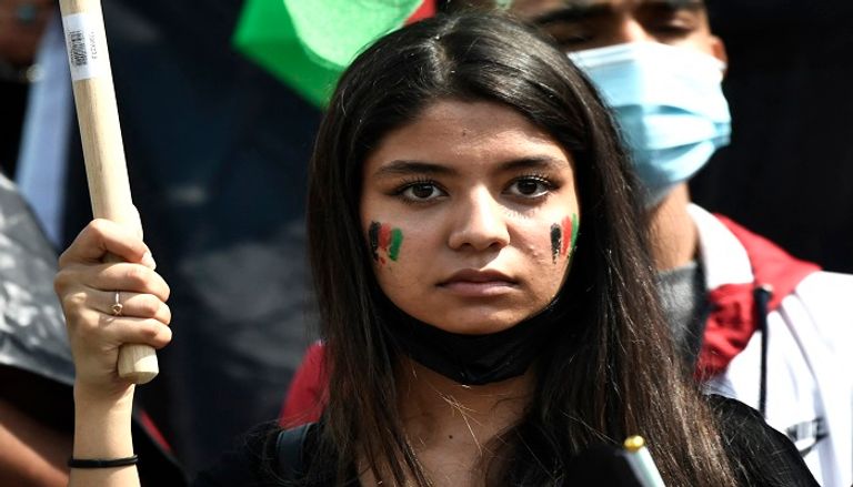 أفغان يتظاهرون من أجل إجلاء عائلاتهم من كابول