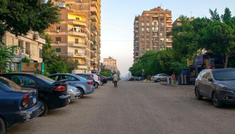 سيارات بأحد شوارع القاهرة - أرشيف