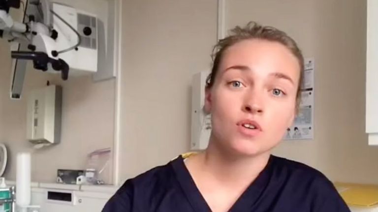 أخصائية طب الأسنان البريطانية آنا بيترسون