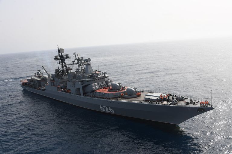 بواخر عسكرية روسية ترسو بميناء الجزائر بوارج عسكرية روسية ترسو في ميناء الجزائر