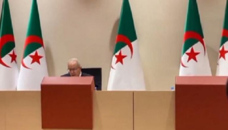 وزير الخارجية الجزائري خلال المؤتمر الصحفي