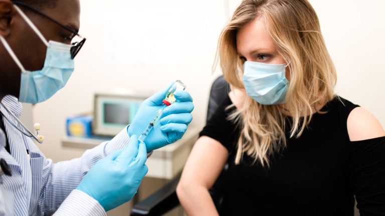 تطعيمات كورونا حول العالم كورونا يواصل الانتشار حول العالم