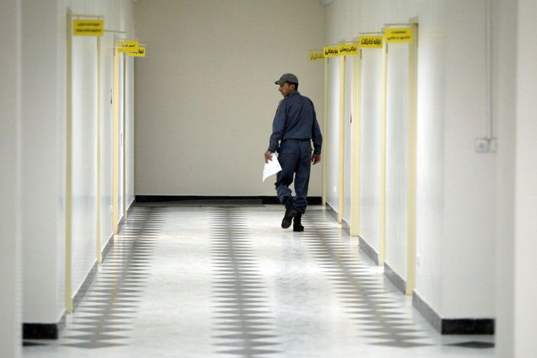 إحدى اللقطات المسربة للاعتداء على سجين في