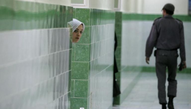 سجينة إيرانية داخل إيفين سربت صورتها 2006- الفرنسية