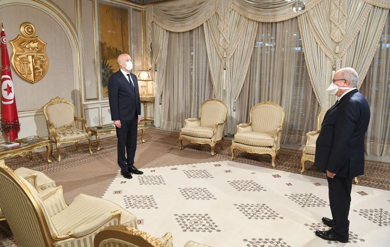 جانب من استقبال الرئيس التونسي لوزير الخارجية الجزائري جانب من استقبال الرئيس التونسي لوزير الخارجية الجزائري