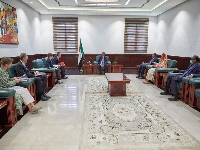 نائب رئيس مجلس السيادة يستقبل وزير التنمية النرويجي