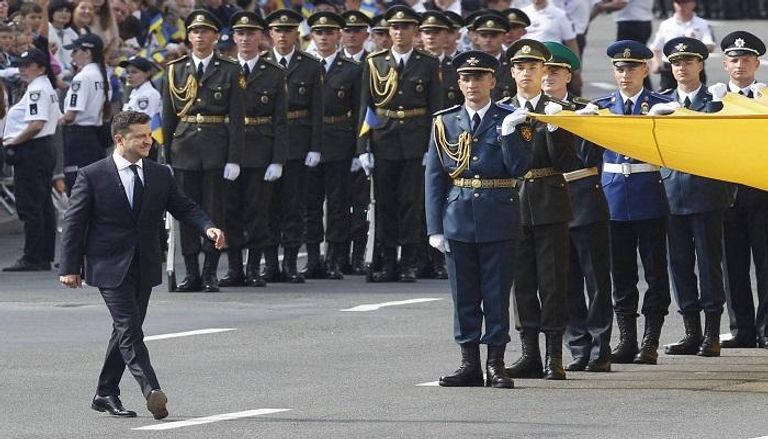  الرئيس الأوكراني خلال العرض العسكري اليوم