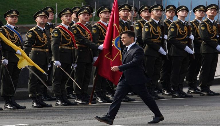  الرئيس الأوكراني خلال العرض العسكري اليوم