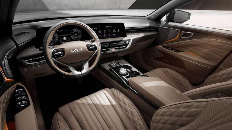 سيارة كيا K8 موديل 2022 من الداخل