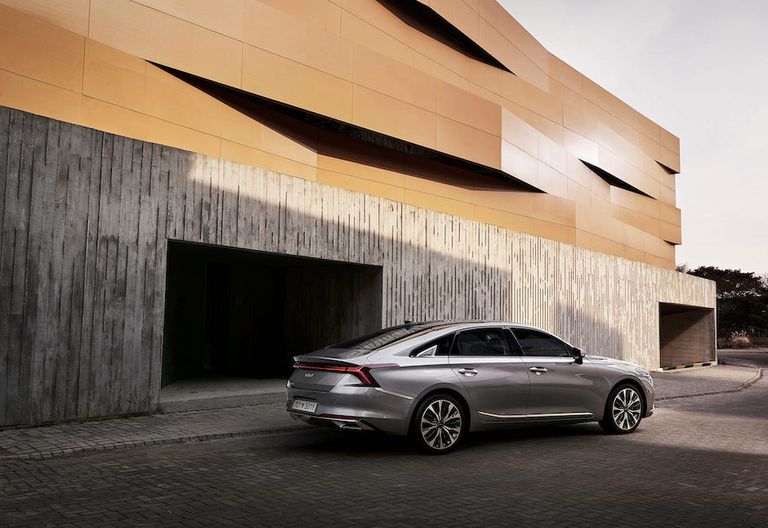 مواصفات وأسعار سيارة كيا K8 موديل 2022