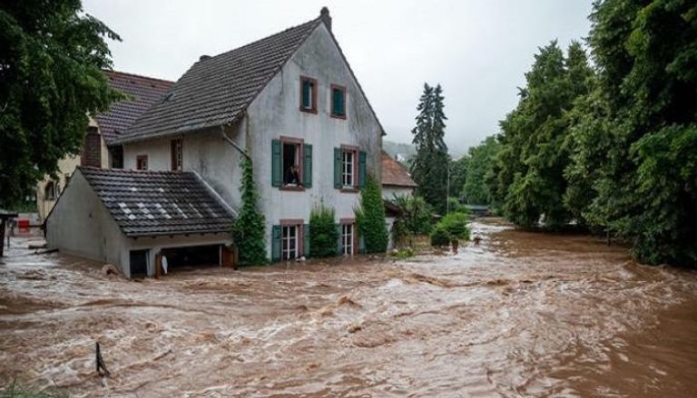 منزل يغرق في مياه الفيضان بدولة ألمانيا