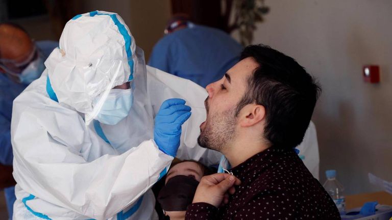 فحوصات فيروس كورونا