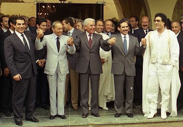 قادة دول المغرب العربي في قمة زرالدة علما الجزائر والمغرب