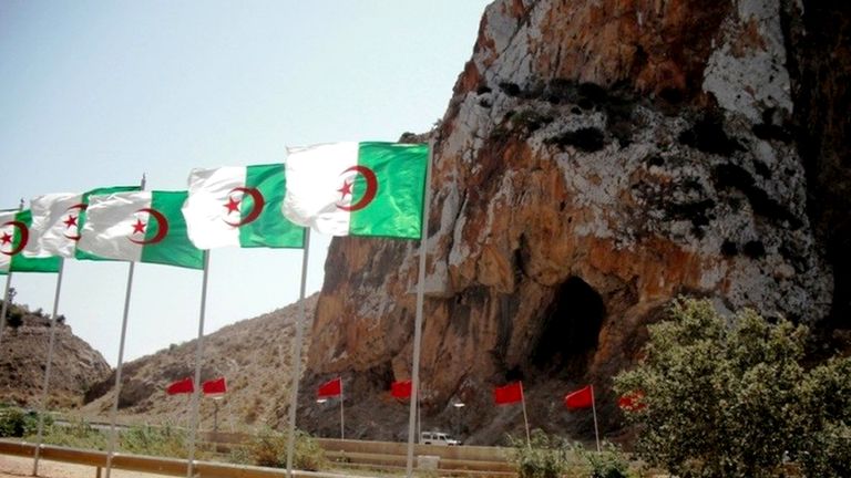 الحدود الجزائرية المغربية علما الجزائر والمغرب