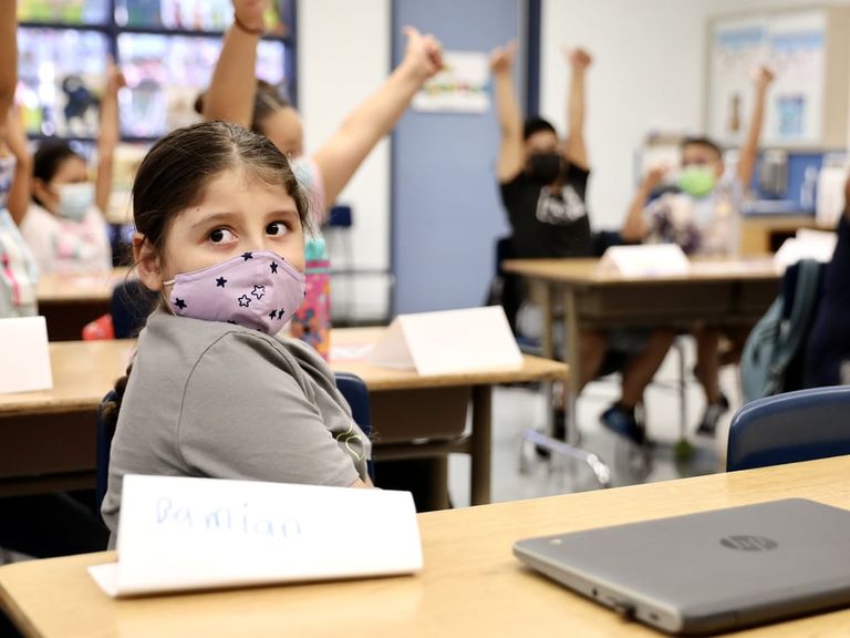 أحد الفصول الدراسية في الإمارات خلال الجائحة