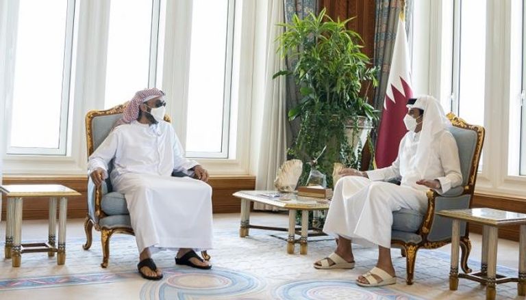 أمير قطر في استقبال الشيخ طحنون بن زايد