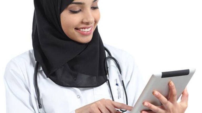 المرأة الإماراتية في القطاع الصحي