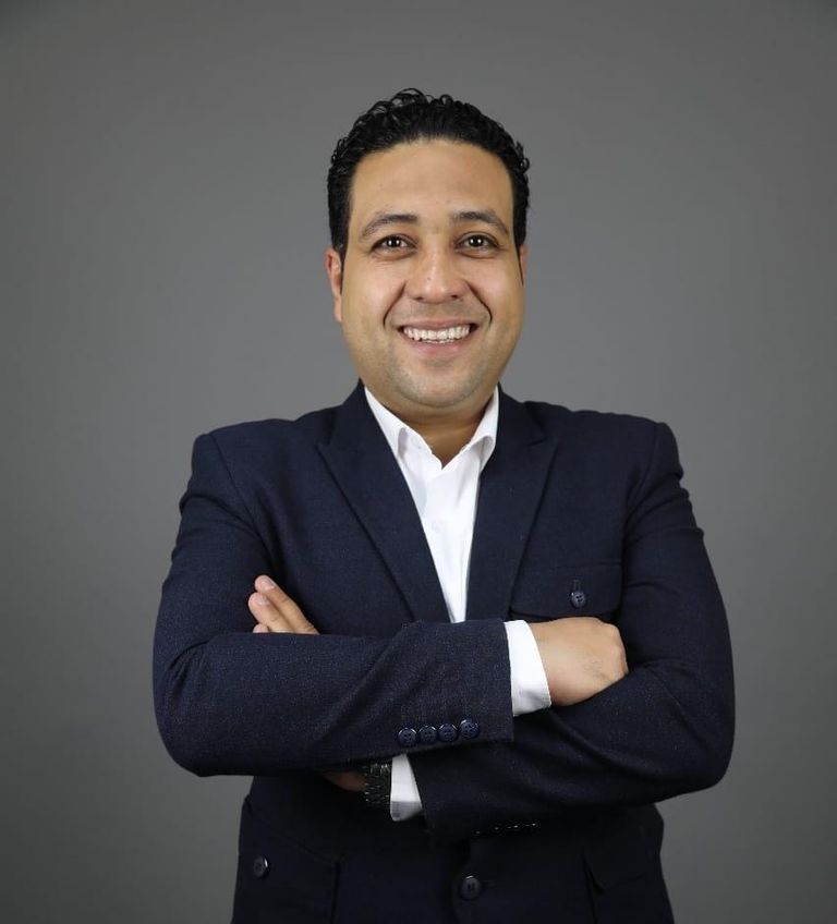 الشاب المصري وليد مؤمن قبل وبعد فقدان الوزن الزائد