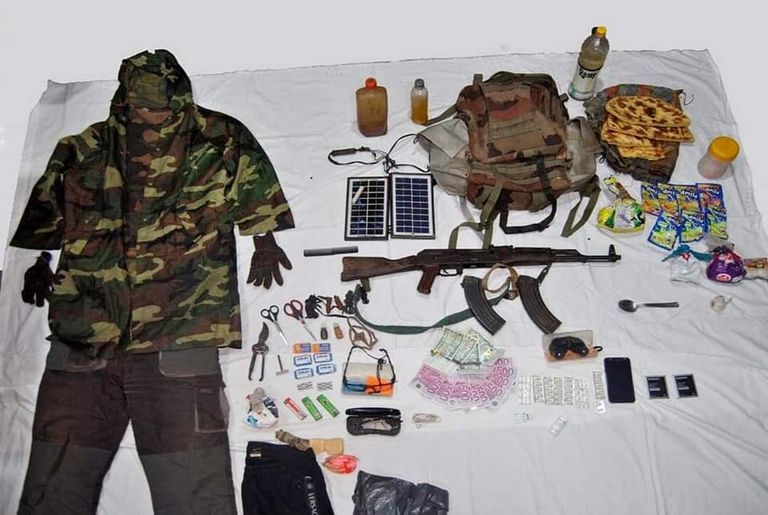 المضبوطات التي كانت مع الإرهابي الموقوف الإرهابي