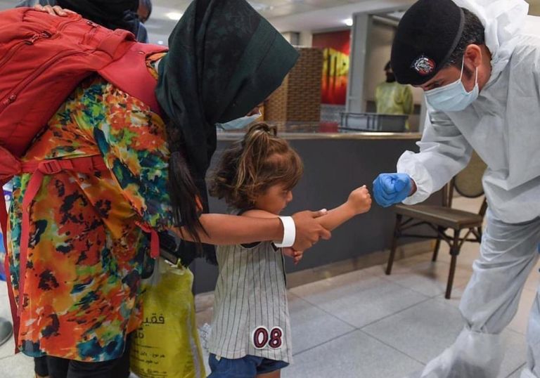 جانب من استضافة الإمارات للعائلات الأفغانية جانب من استضافة الإمارات للعائلات الأفغانية