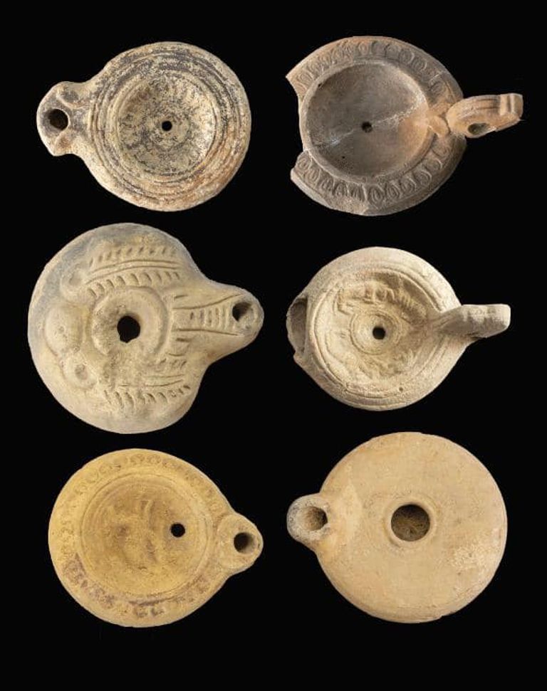 بعض الآثار المكتشفة