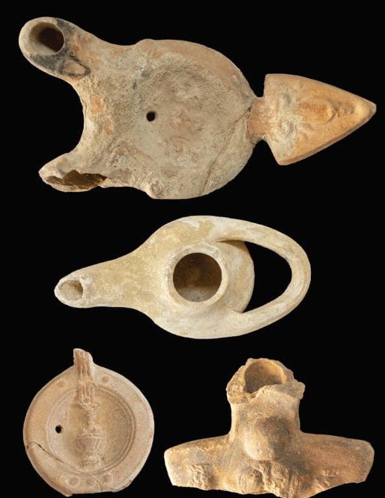 بعض الآثار المكتشفة