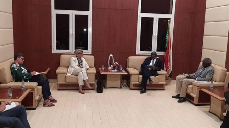 المبعوثة الأوروبية للقرن الأفريقي ومباحثات في الخرطوم حمدوك يستقبل مبعوثة الاتحاد الأوروبي للقرن الإفريقي