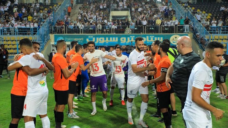 الممر الشرفي للاعبي الزمالك أبطال الدوري المصري