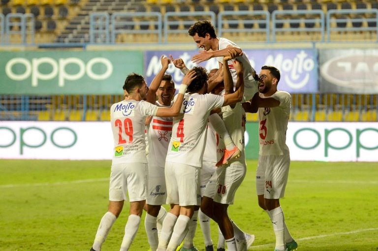 لاعبو الزمالك يحتفلون بهدف أيمن حفني أمام البنك الأهلي