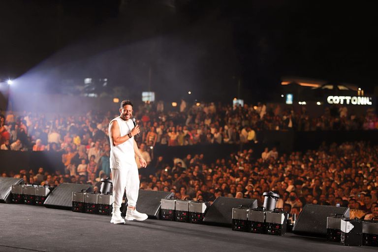 الفنان المصري محمد حماقي خلال الحفل