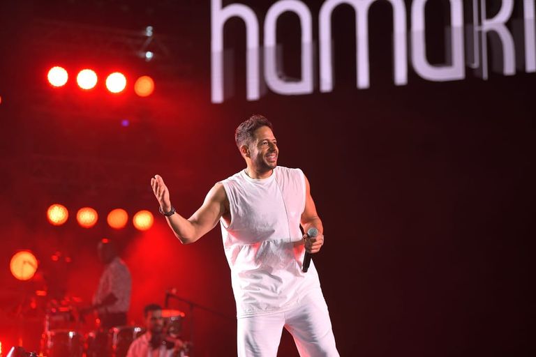 الفنان المصري محمد حماقي خلال الحفل