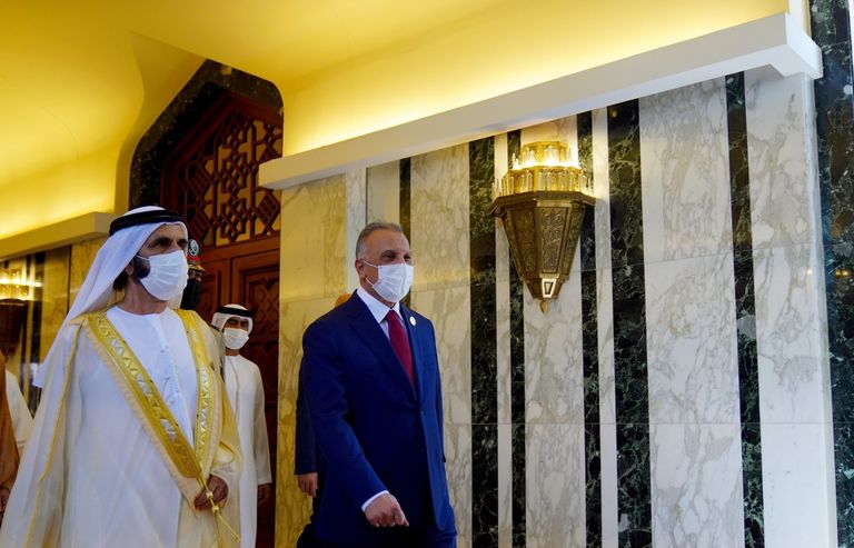 الكاظمي يرحب بالشيخ محمد بن راشد آل مكتوم لدى وصوله بغداد