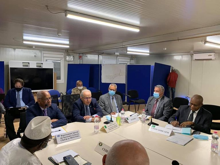 ترأس وزير الخارجية الجزائري اجتماعاً لمجموعة الوساطة الدولية جانب من استقبال رئيس المجلس الانتقالي بمالي لوزير الخارجية الجزائري