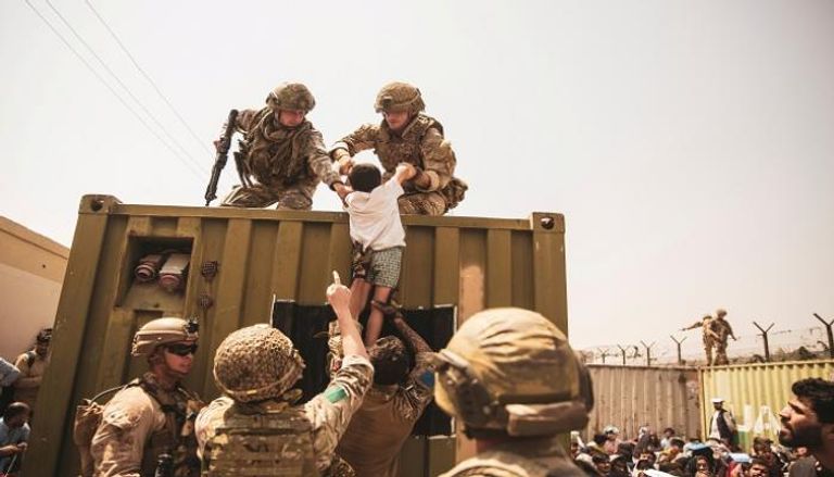 قوات بريطانية خلال عمليات الإجلاء من أفغانستان- رويترز