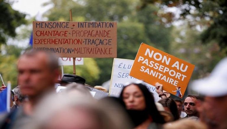 جانب من المظاهرات في فرنسا ضد الشهادة الإلزامية- رويترز