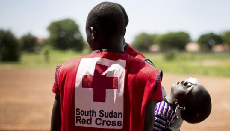 جانب من أعمال الإغاثة لأفراد الصليب الأحمر بجنوب السودان - أرشيفية