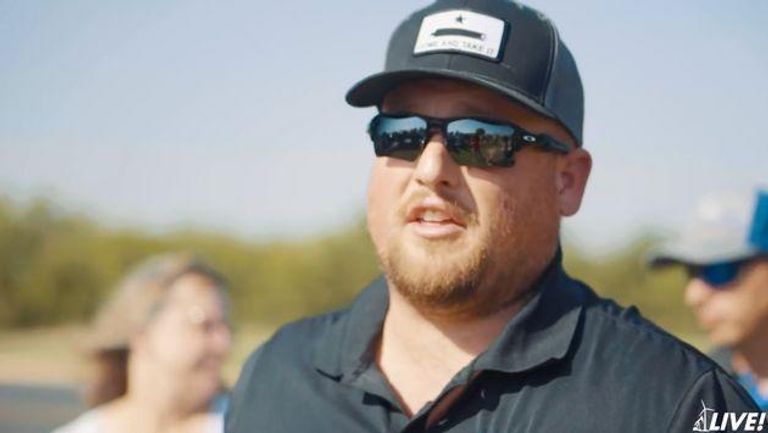 كاليب والاس خلال لقاء تلفزيوني سابق