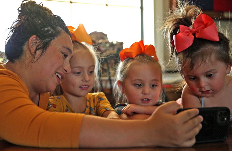 كاليب والاس خلال لقاء تلفزيوني سابق