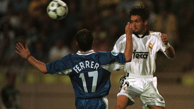 ريال مدريد بطل السوبر الأوروبي 2002