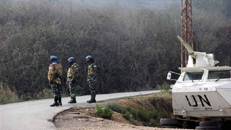 عناصر من اليونيفيل تتابع الأوضاع على حدود لبنان وإسرائيل - أرشيفية